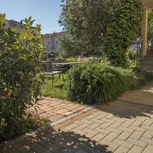 apartments-joseph-and-mary.hotels-in-trogir.com/